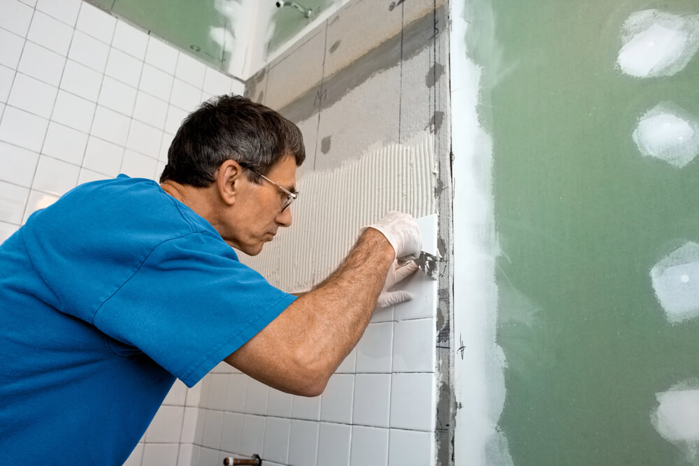 How to decorate a bathroom?