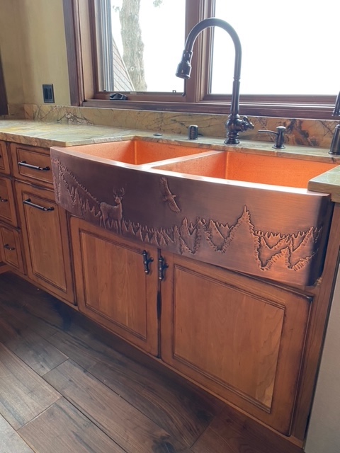 What prevents copper sink tarnish?