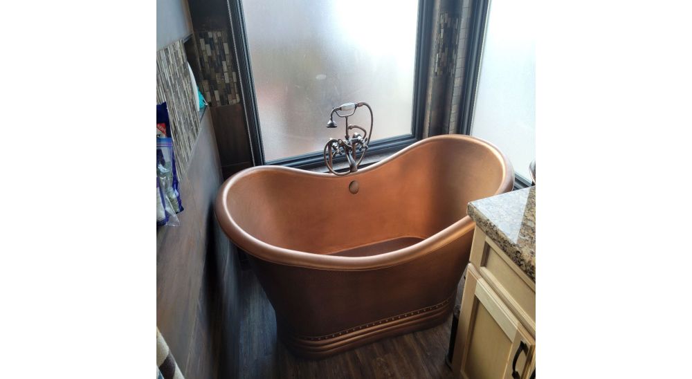 Do Copper Bathtubs Turn Green