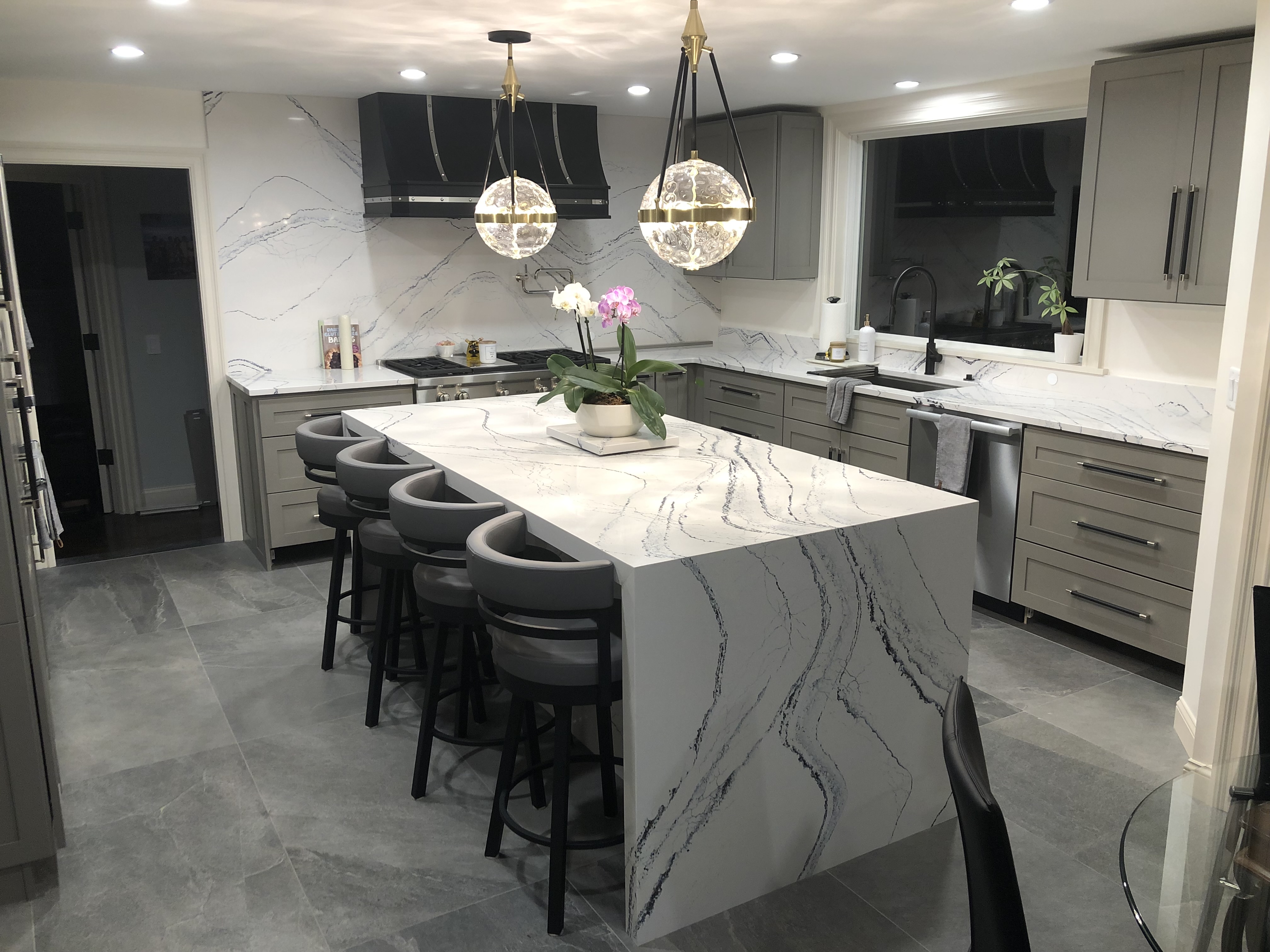 Inspiring kitchen table idea french kitchen design featuring white kitchen cabinets, luxurious marble kitchen countertops, beautiful marble backsplash