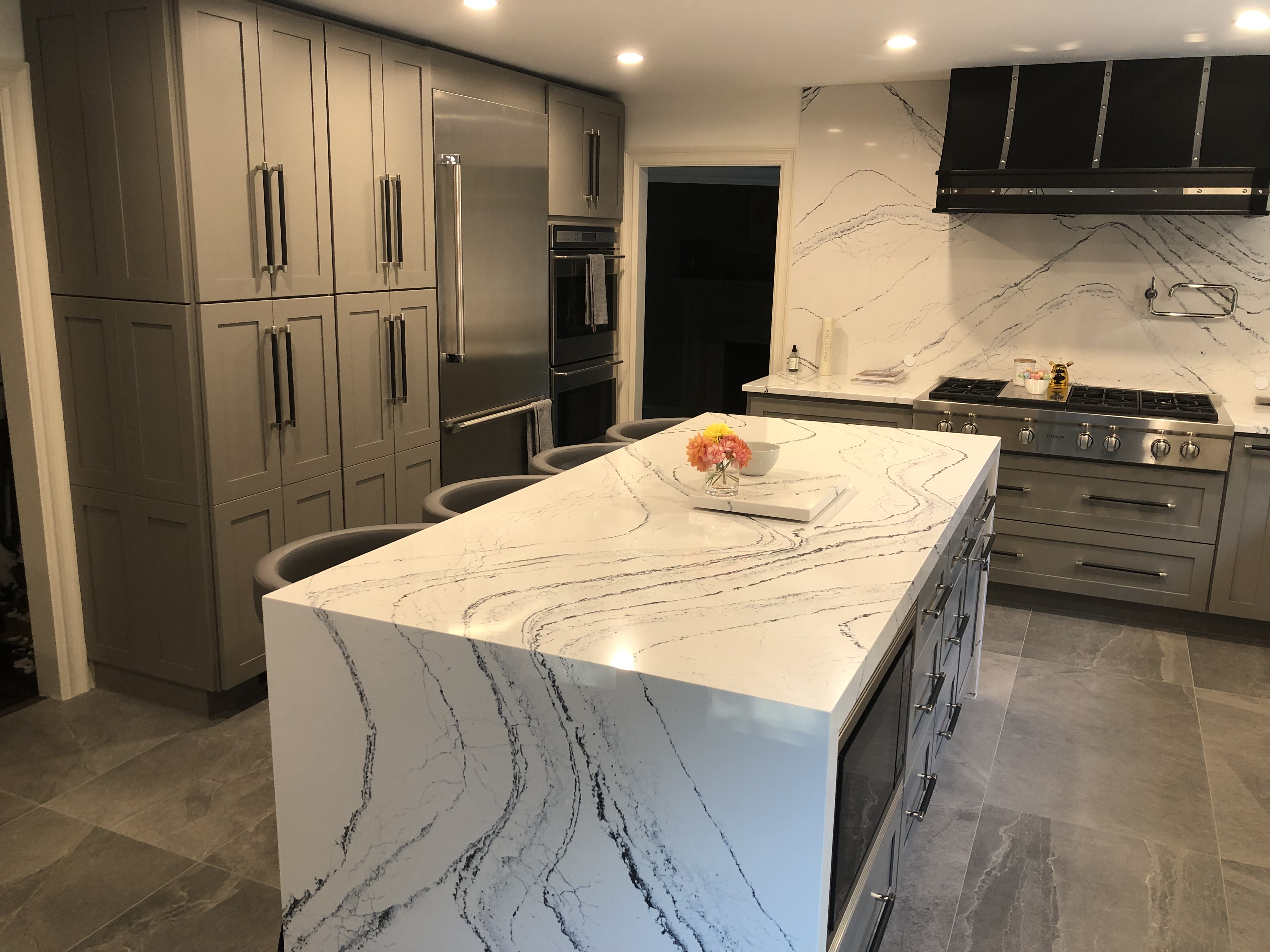 French kitchen design with white kitchen cabinets, exquisite marble kitchen countertops, and marble backsplash, while discovering inspiring kitchen table idea