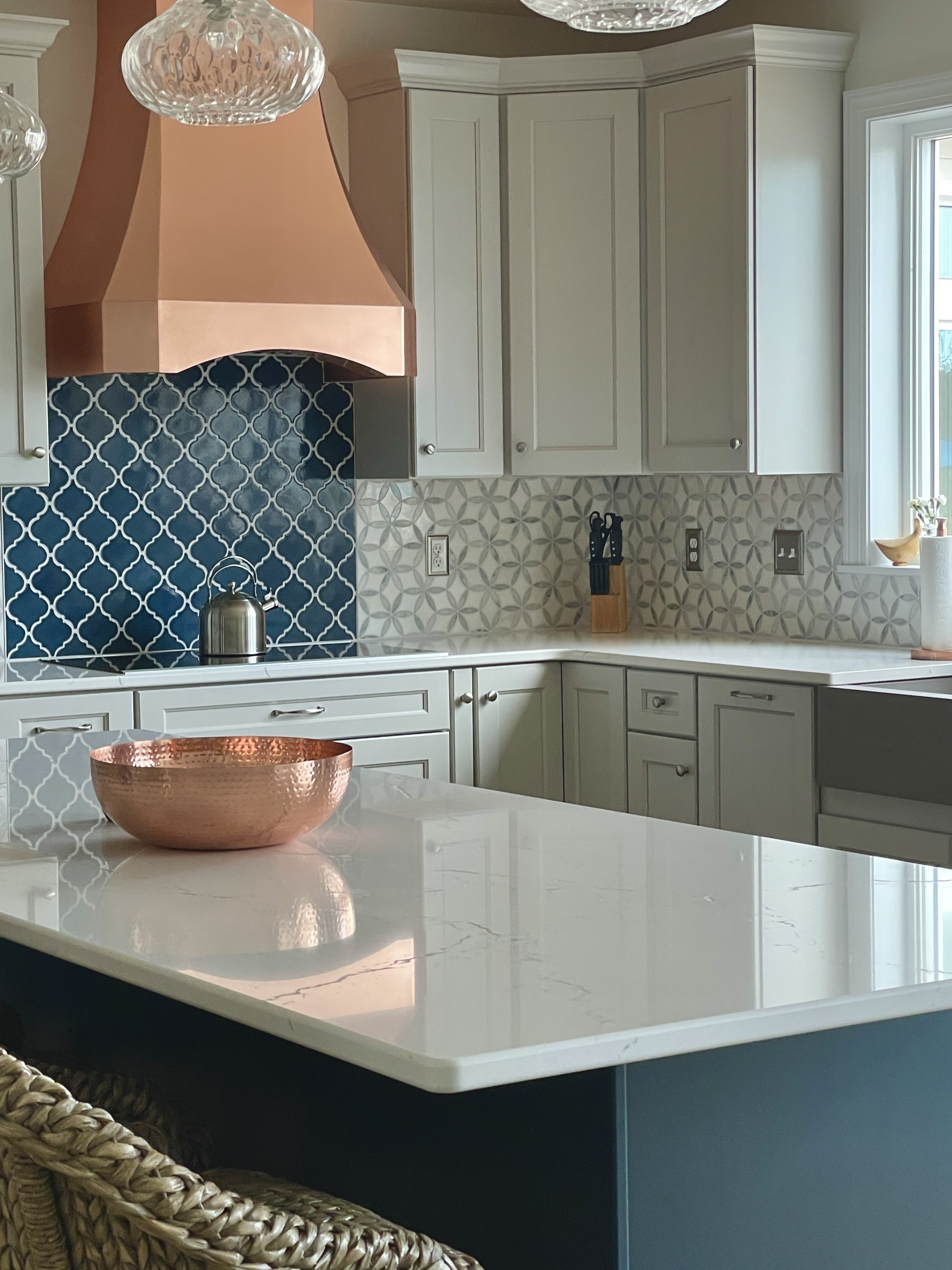 Creative kitchen table idea, kitchen design idea,cottage inspirations, with white kitchen cabinets, marble kitchen countertops,marble backsplash