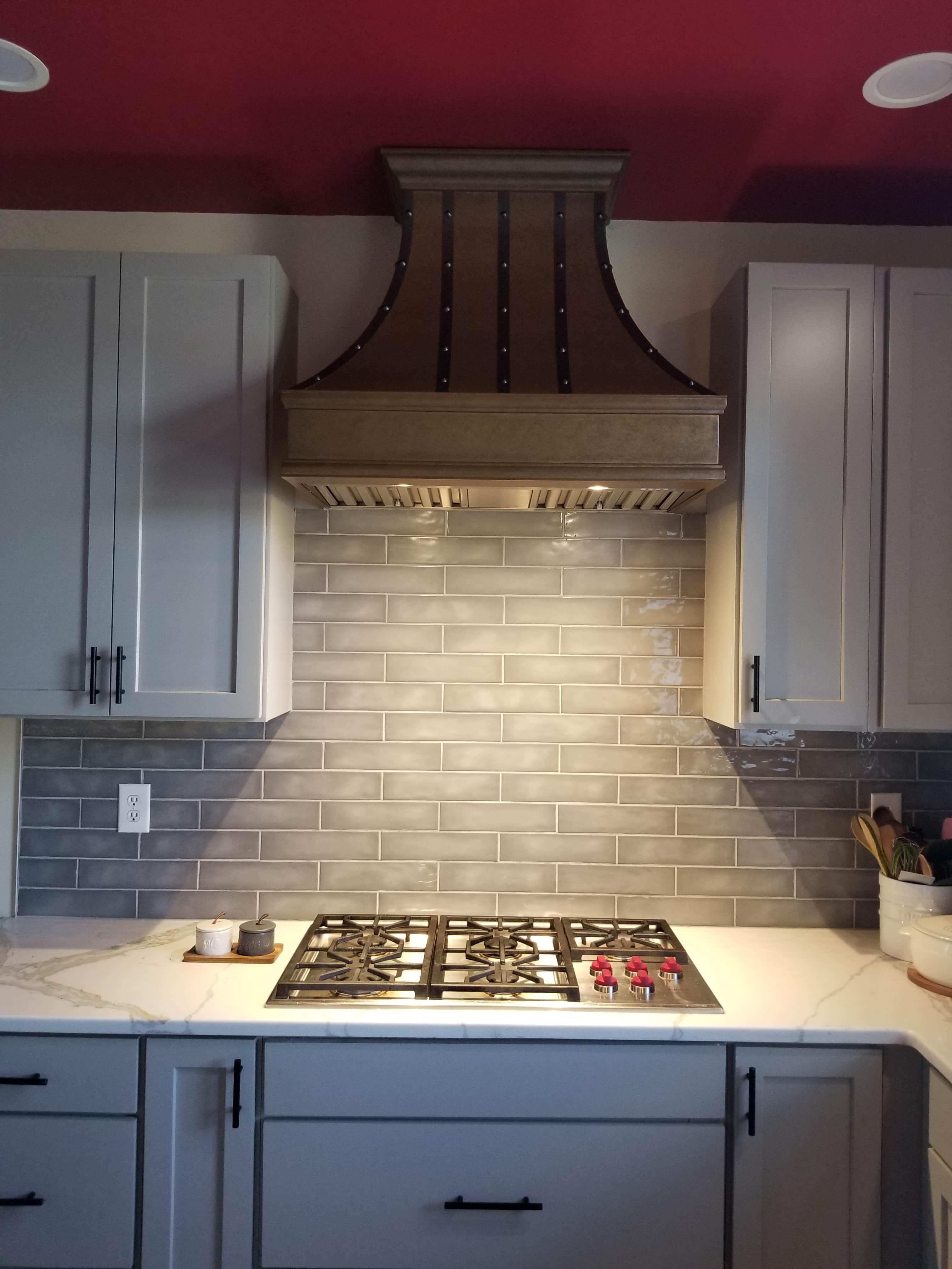 Impeccable range hood choices and classic kitchen planning, white kitchen cabinets and marble kitchen countertops